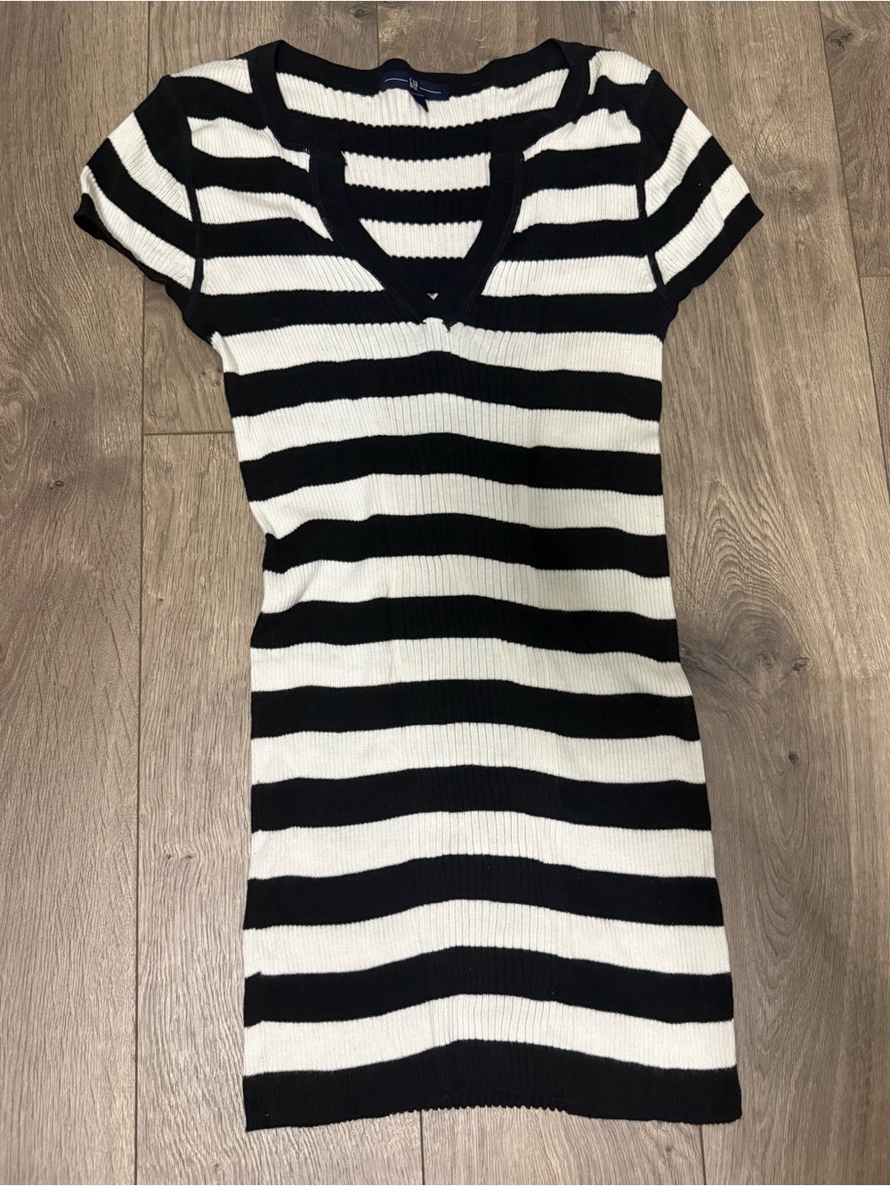 GAP Black and White Striped Short Sleeve Knit Top